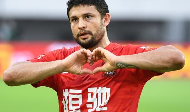 开云体育-戴着帽子再进国足名单 艾神：要为国家队进更多球