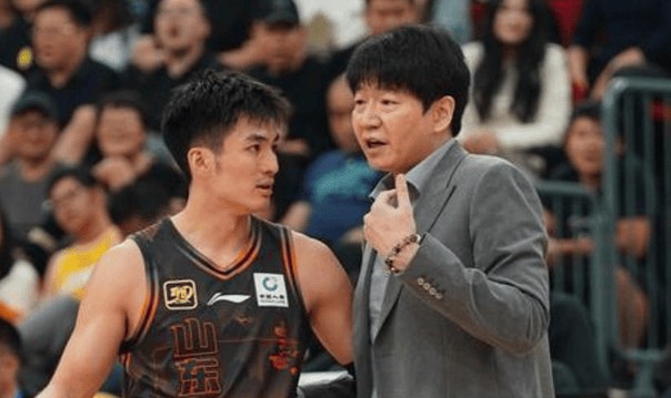 开云体育-山东男篮险胜江苏邱彪再次恶心球迷：两嫡系球员光腚推磨转圈丢人