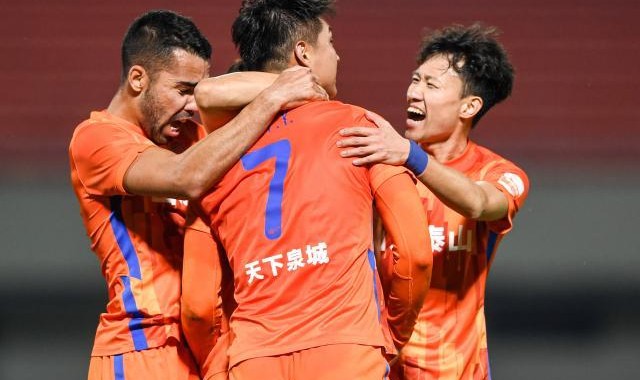 开云体育官网-泰山11年后再夺中超桂冠 队史5冠仅逊八星连穗