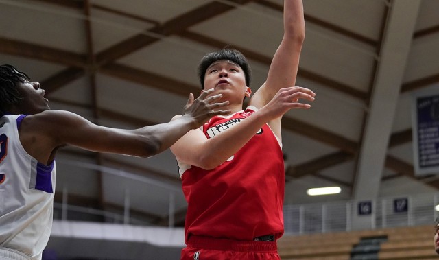 媒体人：杨瀚森进攻高效 但还是暴露出体能和防守问题仍需努力