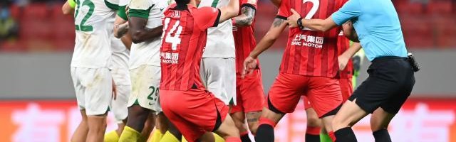 【中超】夺冠悬念继续！颜骏凌送礼 海港1比2负国安