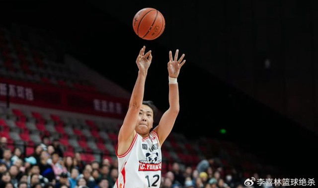 轰26+7进四强！中国女篮33岁1米91王牌前锋真稳：宫鲁鸣该带她？|高颂|四川女篮|陈明伶|联赛|大前锋_新浪体育_新浪新闻