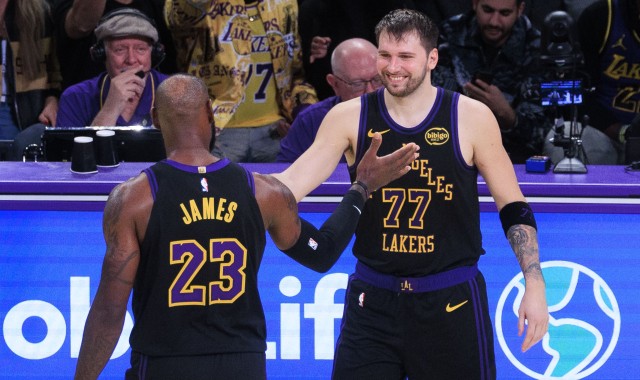 开云体育网址-詹东组合三度同取30+5+5！追平詹眉队史双人组第三 贝勒韦斯特17次居首 OK组合位列第二