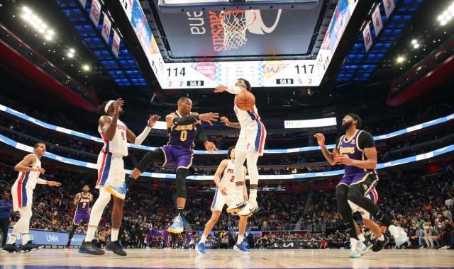 开云体育网址-詹皇遭逐成比赛转折点 末节逆转展现湖人赢球密码