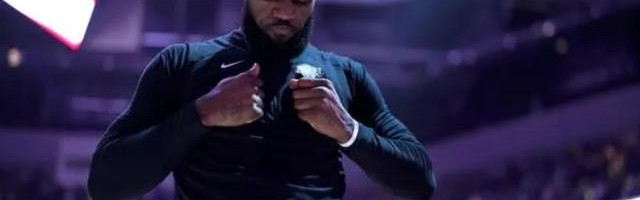 开云体育-31+11+5抢断！单场淘汰赛，你永远可以相信詹姆斯