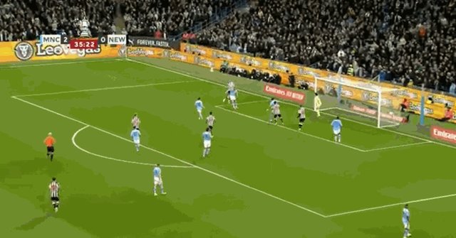 1710619382533028757.gif 伊萨克劲射.gif